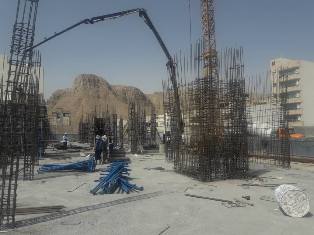 بتن ریزی ستون های روی سقف اول بلوک A پروژه فرهنگ